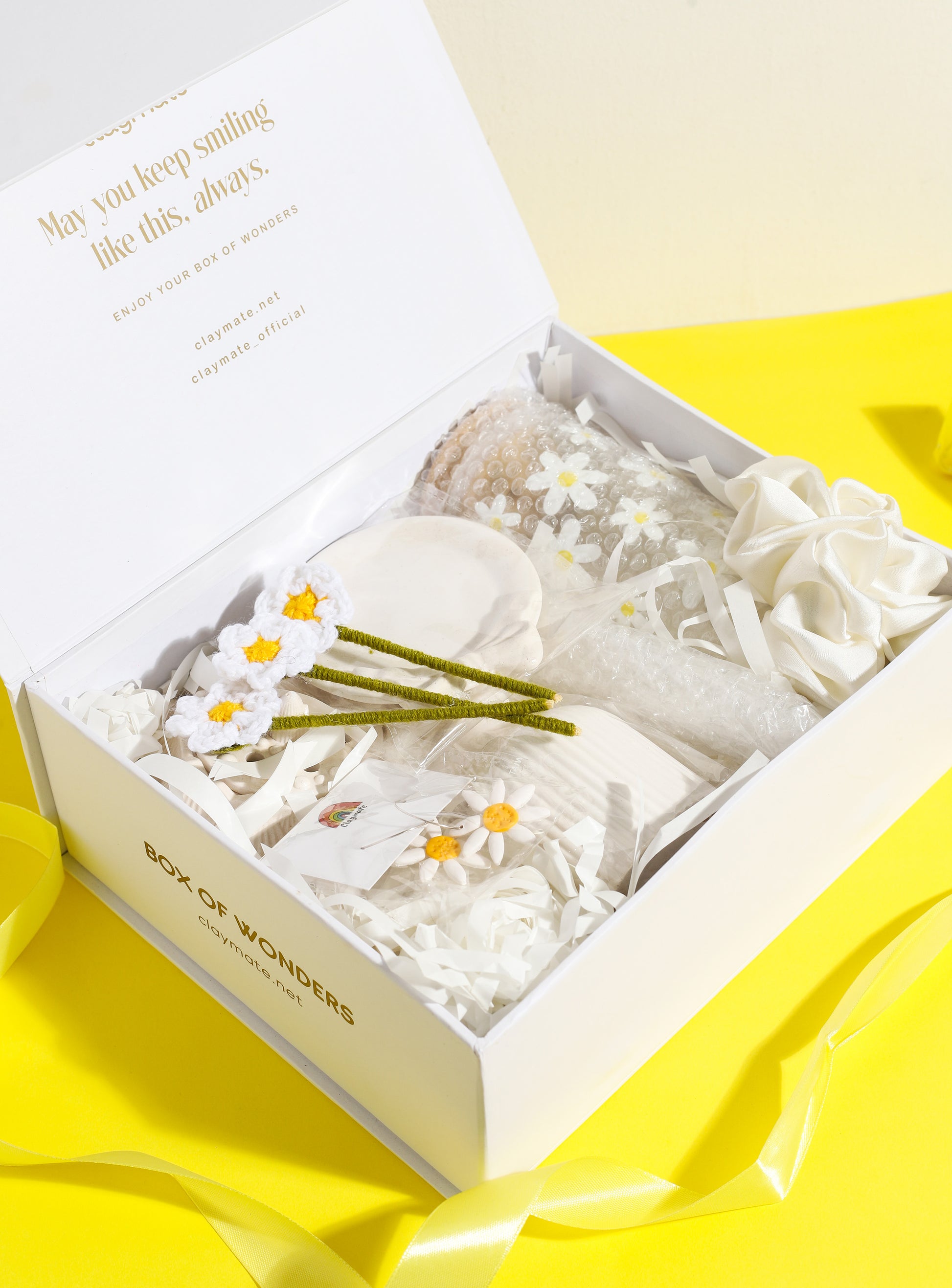 Daisy white and yellow gift box
